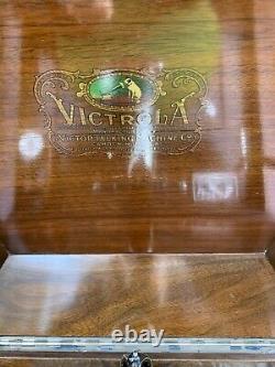 1906 VV-XI Victor Victrola Antique Phonograph Cabinet Record Player
