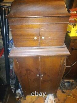 1914 VV-IX Victor Victrola Antique Phonograph Cabinet Record Player