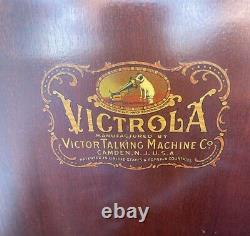 1916 Victrola VV-X Phonograph Record Player In Cabinet
