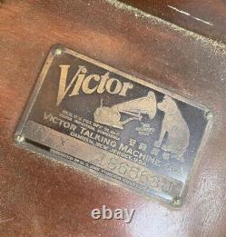 1916 Victrola VV-X Phonograph Record Player In Cabinet