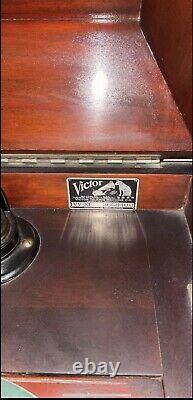 1917 Victor Mahogany Antique Victrola Record Player Phonograph VV-XI & Records