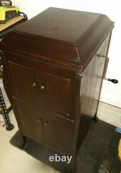 1923 VV-80 Victor Victrola Antique Phonograph Cabinet Record Player