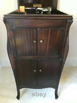 1924 VV-80 Victor Victrola Antique Phonograph Cabinet Record Player Art Deco USA