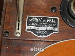 1925 Victrola record player. Hand Cranked Works great. Play's Perfect