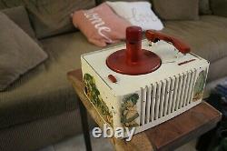 1949 RCA VICTOR Victrola Alilce in Wonderland 45 RPM Record Player 45-EY-26