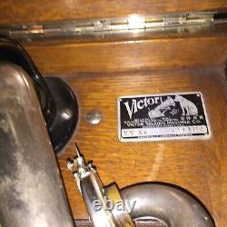 ANTIQUE RCA VICTOR TALKING MACHINE VICTROLA Wind Up Record Player, Phonograph
