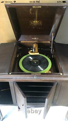 ANTIQUE VICTOR TALKING MACHINE VICTROLA Wind Up Record Player, Phonograph