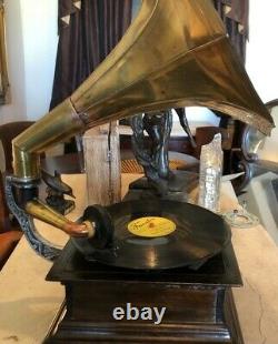 Antique Original Victrola record player VV1-90