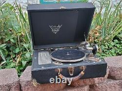 Antique Portable RCA Victrola Crank Suitcase Record Player With Records