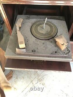 Antique RCA Victor Victrola Radio/Record Player Cabinet