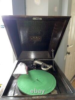 Antique VICTOR TALKING MACHINE CO. Victrola Record Player VV XI A Cabinet 1917