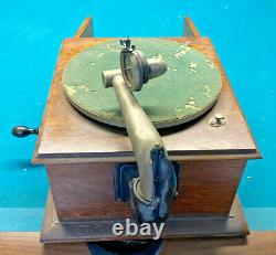 Antique VICTOR VICTROLA VV-IV 196316E. Record Player TALKING MACHINE COMPANY