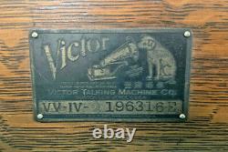 Antique VICTOR VICTROLA VV-IV 196316E. Record Player TALKING MACHINE COMPANY