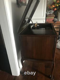 Antique Victor Upright Victrola Record Player (LOCAL PICK UP)