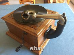Antique Victor Victrola VV-IV Wind-Up Oak Phonograph Record Player Working