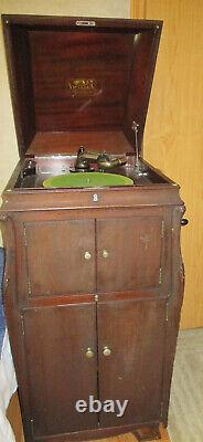 Antique Victrola Wind Up Record Player, Works Excellently -Plus Many Records