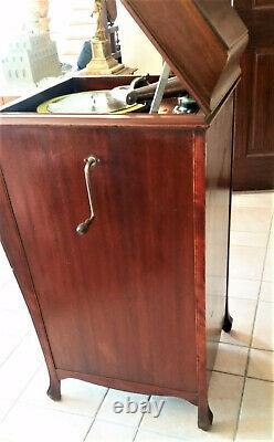 VICTOR VICTROLA PHONOGRAPH VV-100, Antique Record Player, Good Clean, Working