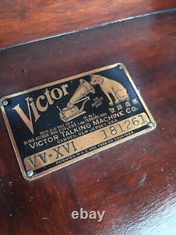 VICTOR VICTROLA PHONOGRAPH VV-XVI 1916 upright talking machine record player