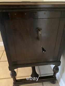 VV-405 Victor- Victrola Record Player Cabinet 1923 Working Crank And Records