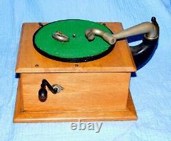 Victor VV-IV Phonograph Talking Machine Record Player 78rpm victrola phono