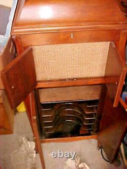 Victor Victrola Console Phonograph with Electric Turntable Player Working