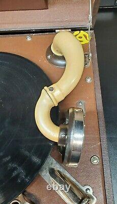 Victor Victrola Portable Hand Crank Record Player Tested/Working Read Descri