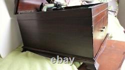 Victor Victrola Talking Machine VV-IX Hand Crank Record Player -Great Condition