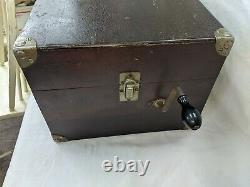 Victor Victrola VV-50 Portable Phonograph Hand Crank Record Player #26378 1922