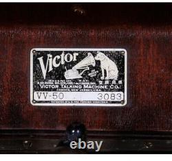 Victrola Talking Machine Company VV-50 Portable Record Player