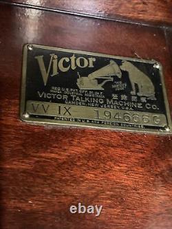 Victrola Talking Machine Disc Phonograph VV-IX Hand Crank Record Player Working