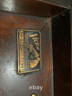 Victrola Victor Talking Machine Phonograph Wind Up Record Player VV-XIV-157700