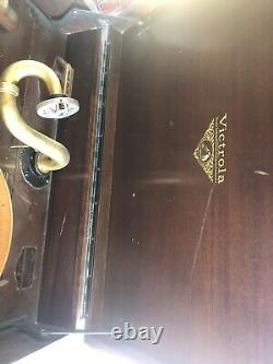 Vintage 1900S Victrola Record Player Talking Machine Company Console