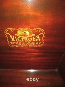 Vintage 1901 victrola sound machine/record player