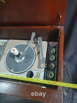 Vintage Console Record Player And Radio, VICTROLA Model VCR-14/ Untested
