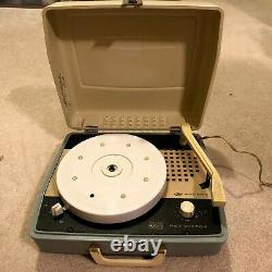 Vintage RCA Victor Suitcase Victrola Portable Record Player VGP05E parts only