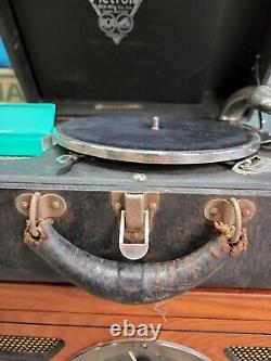 Vintage RCA Victrola crank record player