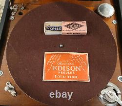 Vintage Regal Portable Phonograph Record Player Works Wind Up Crank Victrola