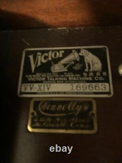 Vintage Victrola Victor Talking Machine XI Record Player Phonograph & Records