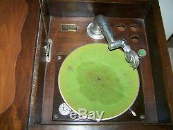 Vintage Victrola console Gramophone record Player, made in 1917 in the USA