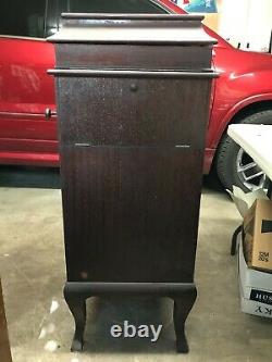 Vintage Victrola standing record player for 78rpm records