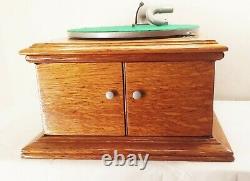 Vtg antique RCA Victor victrola VV-V1 crank phonograph table top record player
